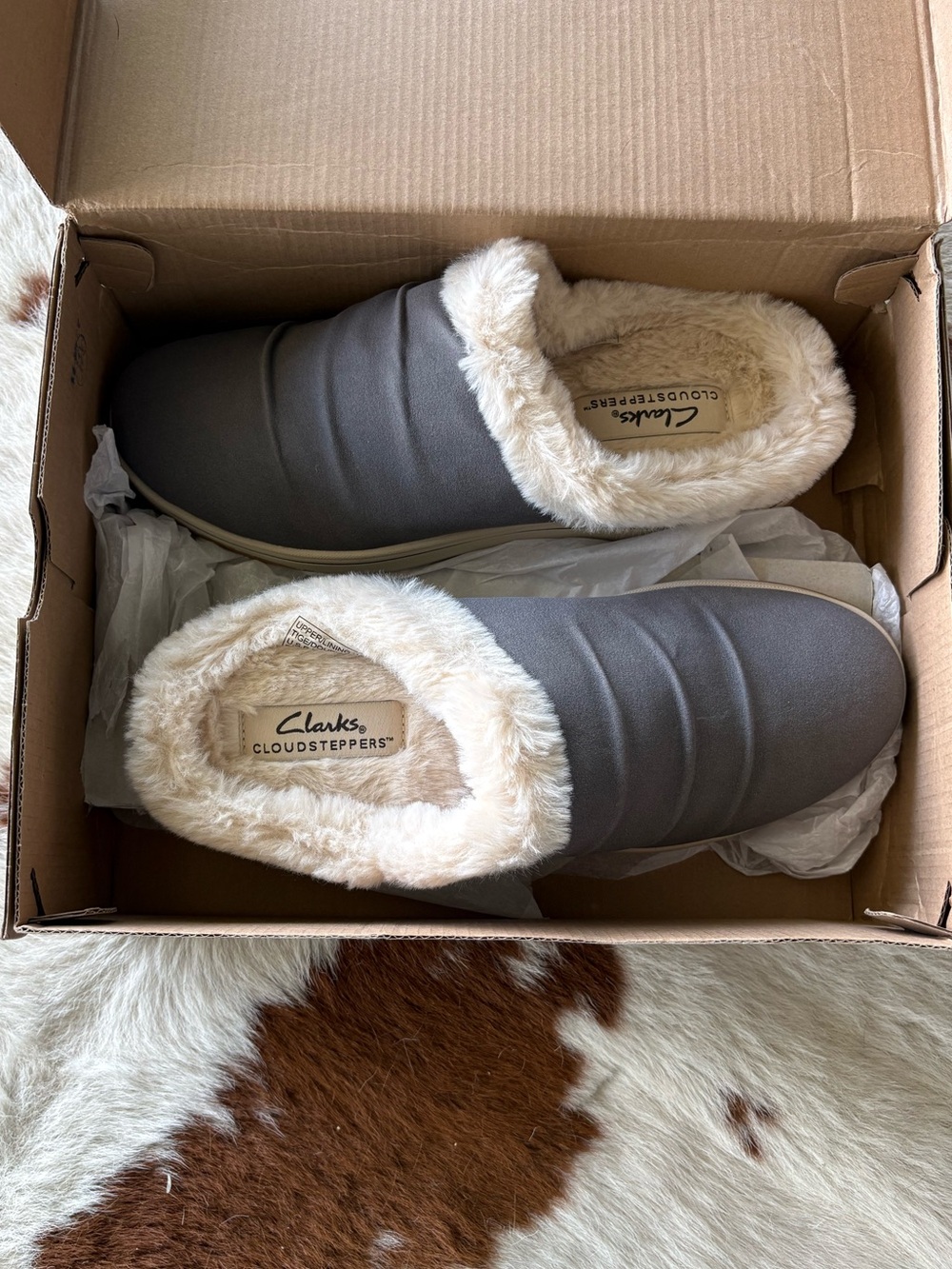 NEW in box: Cloudsteppers Breeze Clarks Gray Slip-On Slippers with cozy Faux-Fur